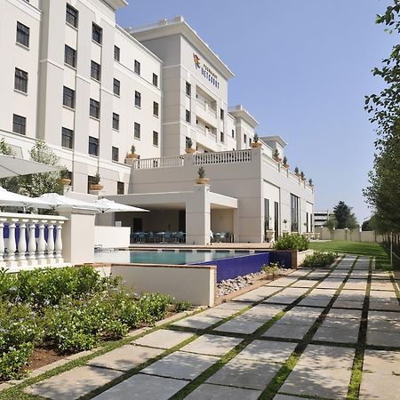 Peermont Metcourt Suites At Emperors Palace Kempton Park Esterno foto