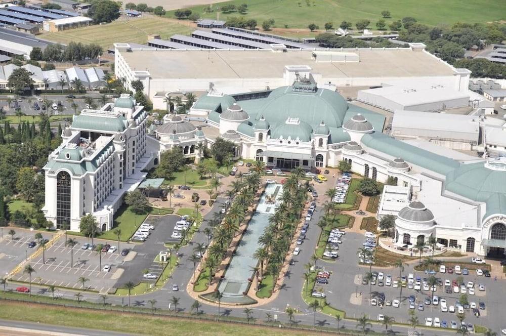 Peermont Metcourt Suites At Emperors Palace Kempton Park Esterno foto