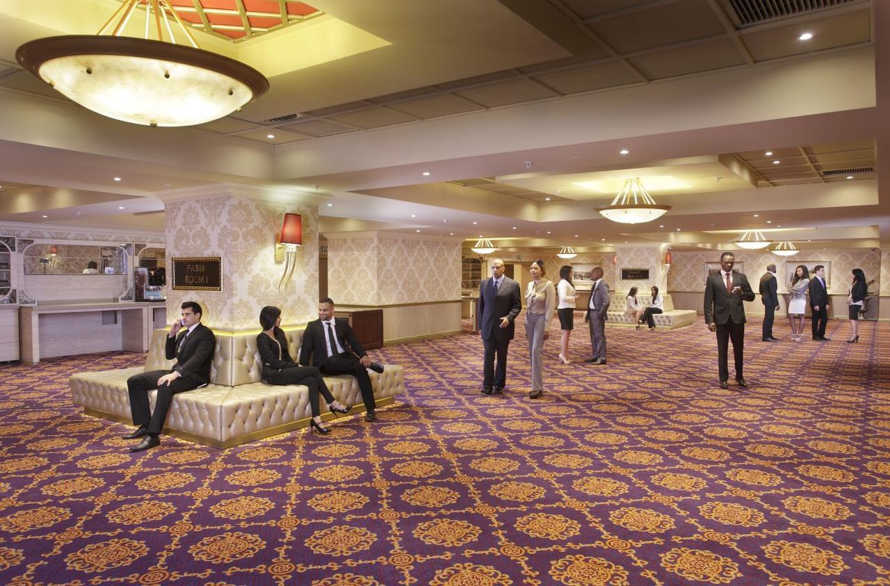 Peermont Metcourt Suites At Emperors Palace Kempton Park Esterno foto